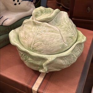 Vintage Ceramic Cabbage Holland Mold Covered Bowl
